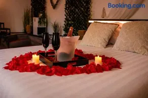 Suite romantique avec jacuzzi privatif, parenthèse intime et discrète - Image 5
