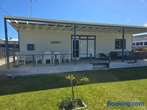 Lano Beach Shack - Image 2