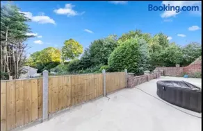 Canterbury Castle Lodge - 8 Bedroom Retreat - Image 3