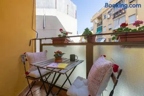 Luminoso apartamento de dos habitaciones con terraza y parking en el centro - Image 1