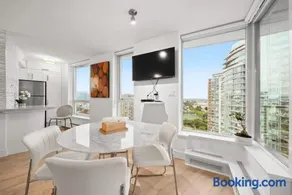 Cozy 2br-2ba With Sofa Bed-Walk To Rogers & Bc Pl - Image 2