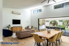 It's Five O'Clock Somewhere I Private Properties - Image 4