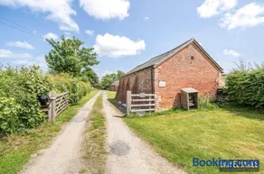 Fords Farm Glamping & Farm House - Image 2
