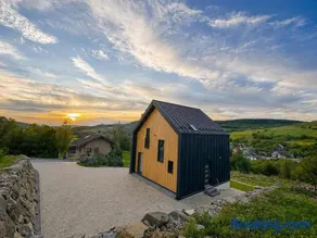Black Pine Chalet - Image 1