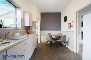 Work Friendly 3 Bed House with Sofa Beds that Sleeps 7 - Image 5