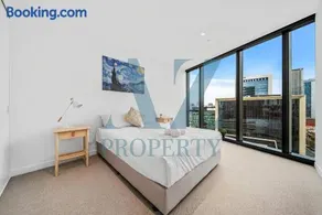 Metro Nest Light-Filled 1BR in CBD - Image 1