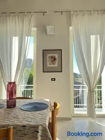 GOLDEN HILLS VIEW, Pierina's house - Image 1
