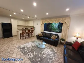 Grandview Melbourne Executive 2BR Apartment - Image 1