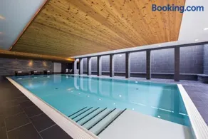 Luxurious Penthouse with Spa - Chalet Valentine B411 - Image 2