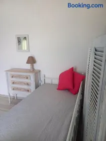 ''Sea front'' Rose's house - Image 2