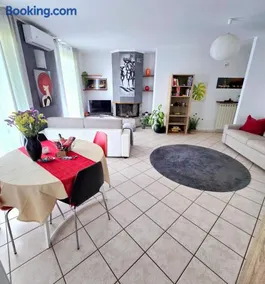 ZARA HOUSE - Lake and Pet Friendly - Image 1