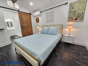 Comfy Tiny Home WP Large Private Deck Queen bed - Image 2