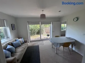 Hamble House Holiday Let - Image 2