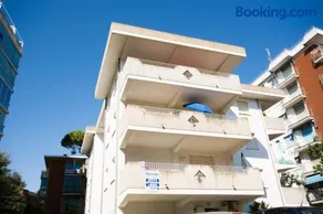 Sirena Apartments - Image 2