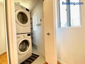 Private Entrance Townhome - Niagara Haus - Image 2