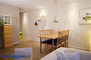 Lighthouse Beach Apartment - Image 5