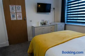 Double Ensuite Bedroom near Edinburgh - Image 3