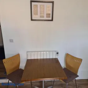 Cozy apartment in Burton town centre - Image 5