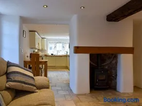 Glimsters Cottage - Image 2