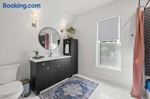 Stylish Home w/Fire Pit | Near Downtown & Weddings - Image 4