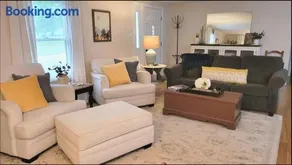 Walkable Pet Friendly Black Mountain Bungalow w Fenced yard - Image 2