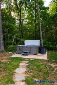 Lakefront Cabin with Hot Tub, Cold Plunge, Sauna - Image 3