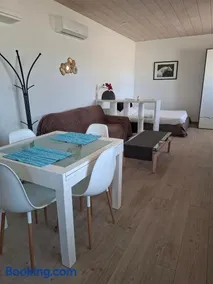 Petite maison au coeur des vignes et des chevaux - Image 1