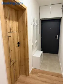 Moderný byt so záhradou a parkovaním - Image 3