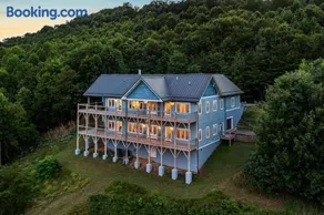 Nine Peaks - Mountain Retreat, Balcony, Hot Tub, and Grill! - Image 1