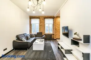 Merkela Design Apartment With Park View - Image 1