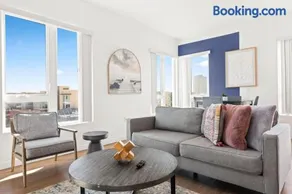 Spacious 1-BD with Stunning City Views in DTLA - Image 1