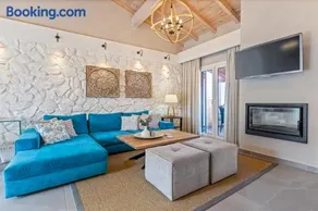 Lola's House - Image 1