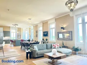 18ppl Central Unique Danube & Parliament View, AC, 7BR 6BA - Image 1