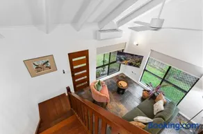 Spacious Whitfield Townhouse - Image 3