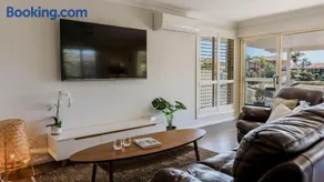 Nabilla Court - Waterfront Luxury with Paddleboards - Holiday Yamba - Image 2