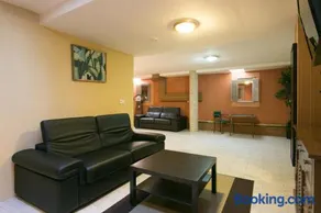 Paris East Side Lodge - Image 4