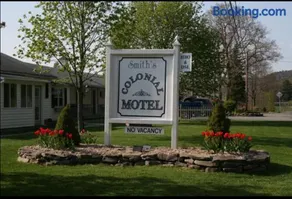 Smith's Colonial Motel - Image 1