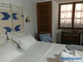 Mena - Image 3