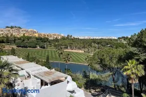 Relaxing Family Retreat with Stunning Golf Views - Image 3