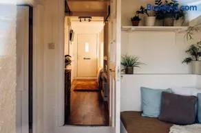 Bijou Annexe, Sea View, Private Entrance & Parking - FOLKESTONE - Image 2