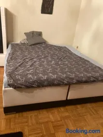 Apartment 100 m zwei Schlafzimmer Bad eigenes Badezimmer Erdgeschoss Parkplatz - Image 3