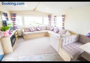 SP158 - Camber Sands Holiday Park - 3 Bedrooms - Second Toilet - Decking - Private Parking - Image 2