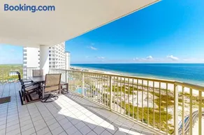 Lovely Condo on 11th Floor with Shared Pool Hot Tub Sauna Balcony Free WiFi - Image 1