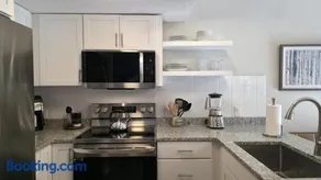 Harbor Cove 28 Beach & Pool Retreat: A cozy 3BR condo in scenic Harbor Springs, MI. - Image 3