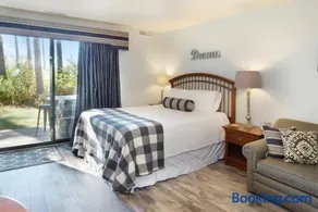 Grand Traverse Bay Waterfront Condo - Image 1