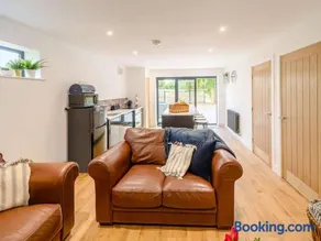 2 Bed in Hull oc-89596 - Image 5