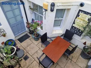 Unique seafront 2 bedroom 2 bathroom apartment - Image 3