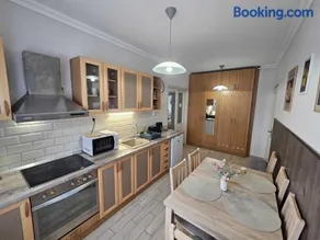 Zoli Apartmanok-Balcony Kölcsey 32 - Image 4
