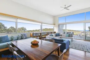 Timbara Hideaway - Ocean Views - Pet Friendly - Image 2
