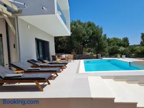Villa Lun, Luxury 5-stars Family Retreat - Image 2